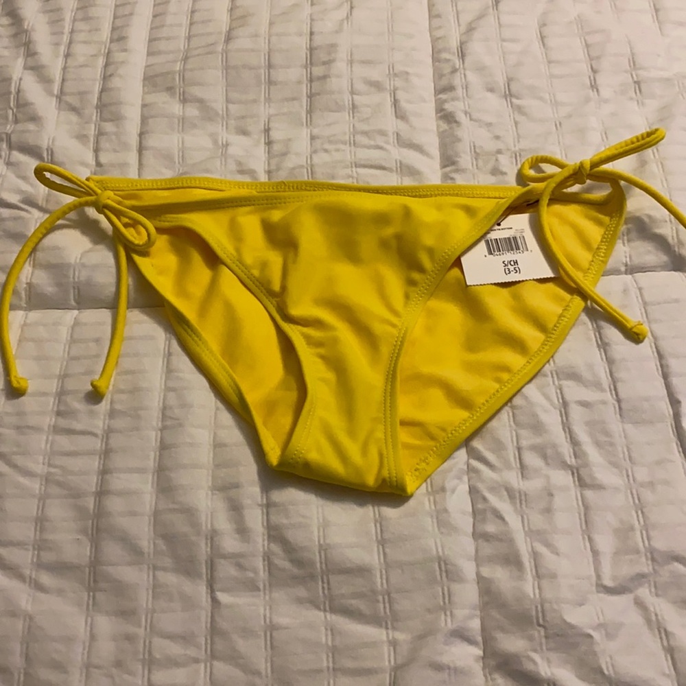 Op yellow string bikini bottoms🌸3 for $15
